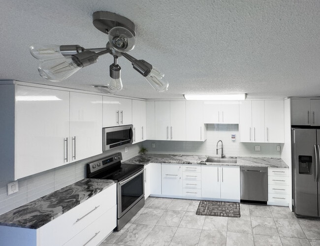 Building Photo - 931 Holbrook Cir