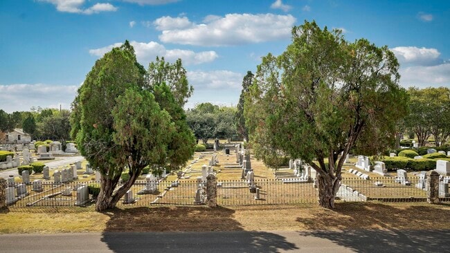 Building Photo - 1417 E Crockett St