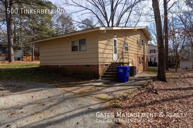 Building Photo - Roomy Split-Level in Chapel Hill