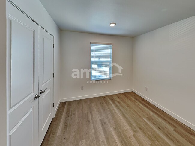 Building Photo - 9556 Harkes Dr