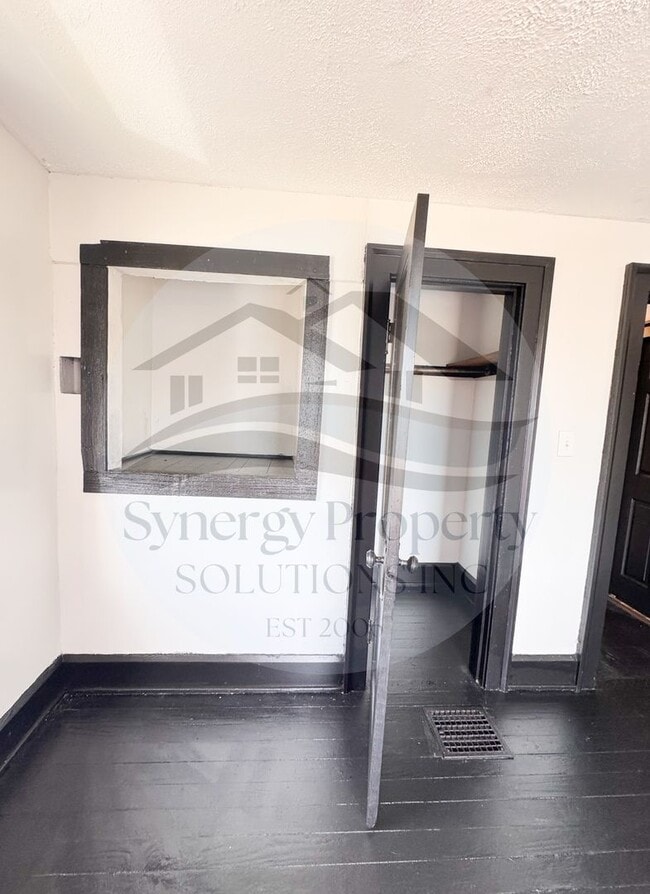 Building Photo - Rental Available