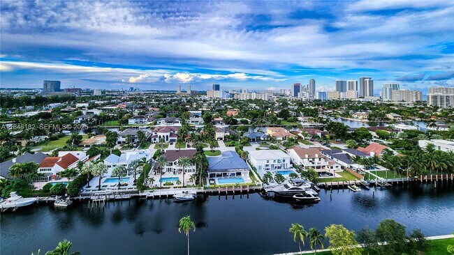 Building Photo - 3598 Yacht Club Dr