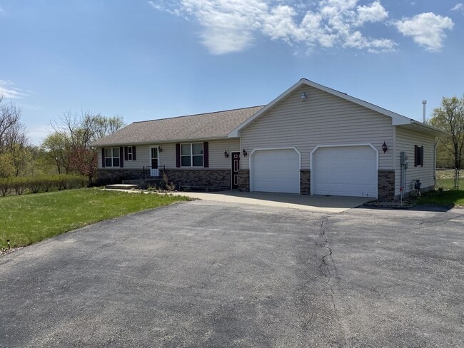Primary Photo - Gorgeous 5 Bed, 2.5 Bath Single-Family Home!
