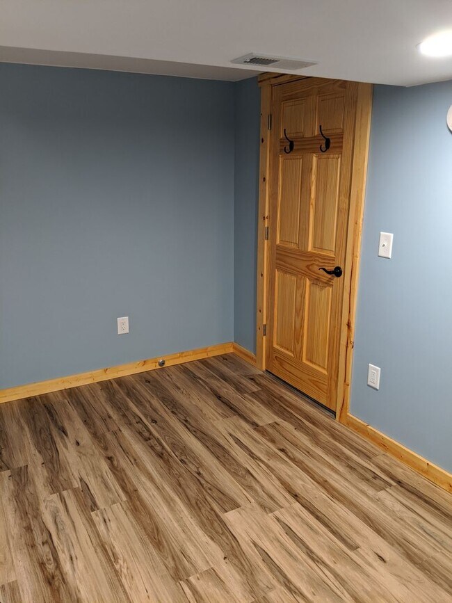 Building Photo - Amazing 4 Bedroom 2 Bathroom House with Garage!