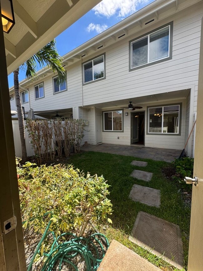 Building Photo - Stunning  3-Bedroom/2.5-Bath - $4000.00 Lo...