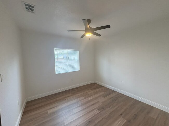 Building Photo - Available NOW Recently Renovated 3BR/3BA Home with Modern Finishes & Spacious Backyard Near Downt...