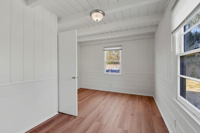 Building Photo - 18601 Keswick St