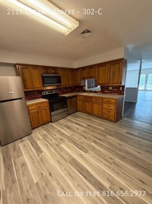 Building Photo - 2115 Ottawa St