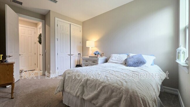 Building Photo - 804 Heather Lk Ave