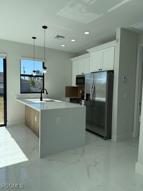 Building Photo - 640 Central St E