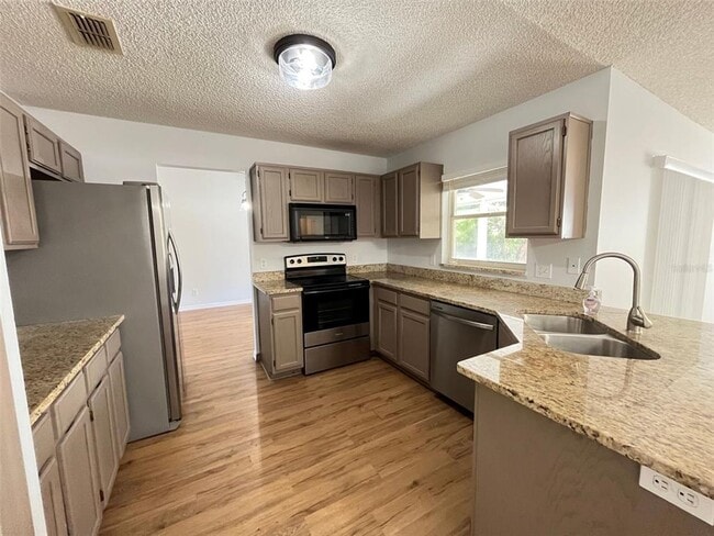 Building Photo - 1098 Seagate Dr W