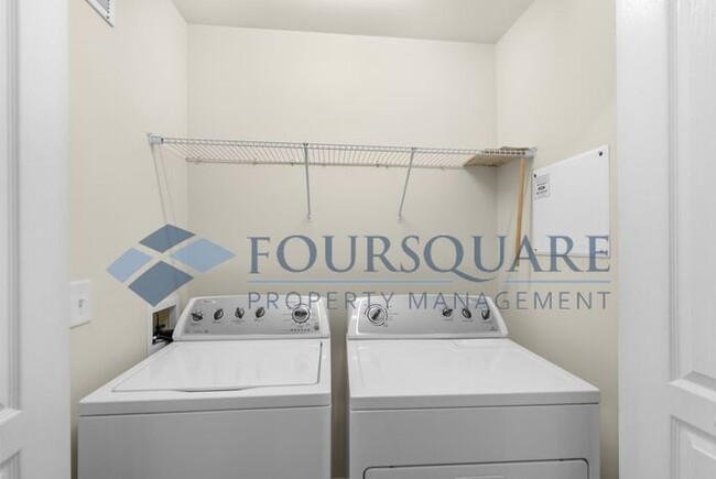 Building Photo - End Unit Townhome | Washer/ Dryer Included...