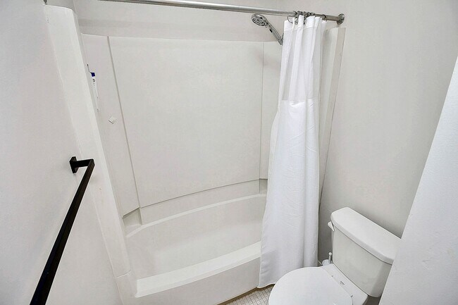 Building Photo - Spacious 2BR/2BA Condo in Prime South Charlotte Location!