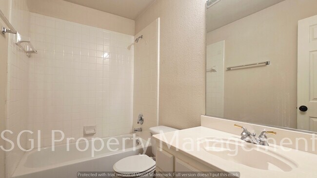Building Photo - 3305 Woodbluff Ln