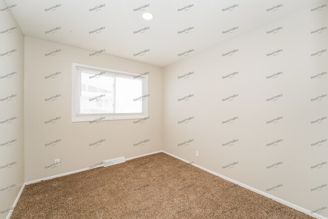 Building Photo - 107 Maple Ave