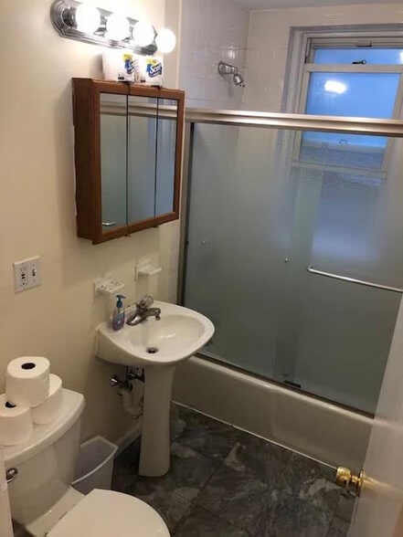 Building Photo - 109 Strathmore Rd