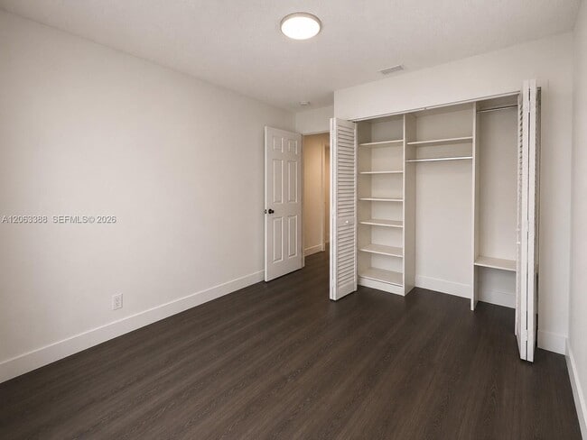 Building Photo - 837 Tanglewood Cir