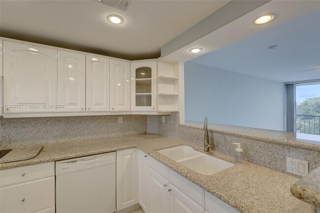 Building Photo - 4501 NE 21st Ave