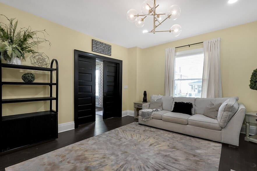 Great room - 1756 Oak St