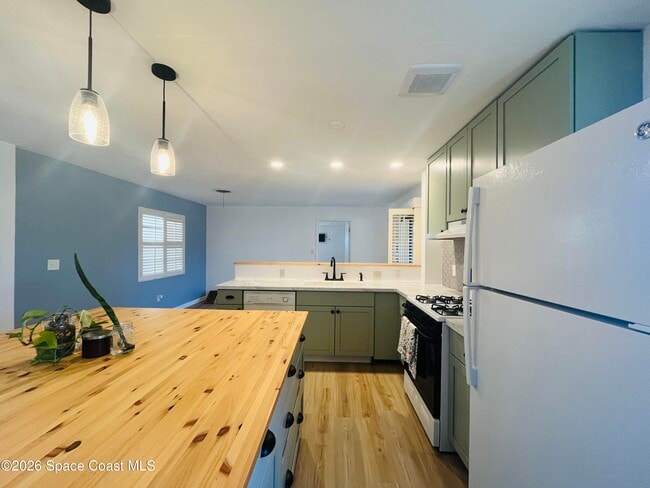 Building Photo - 285 E Lauren Ct