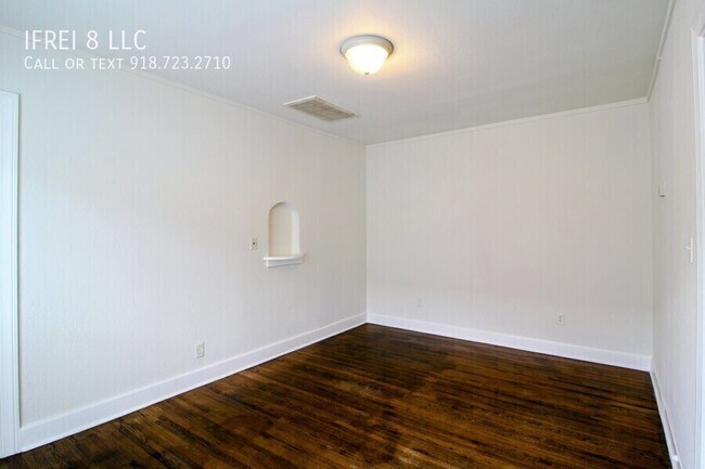 Building Photo - 2865 E Admiral Pl