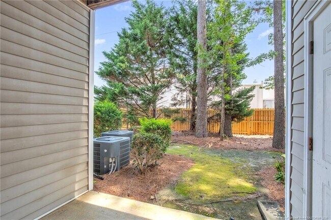 Building Photo - 625 Marshtree Ln