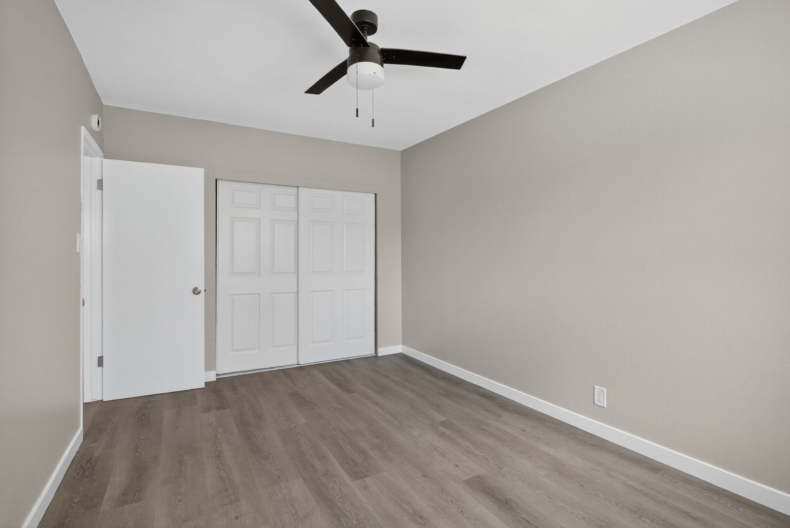 Building Photo - 10442 Lampson Ave