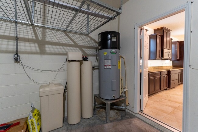 Building Photo - 14336 Orchard Hills Blvd