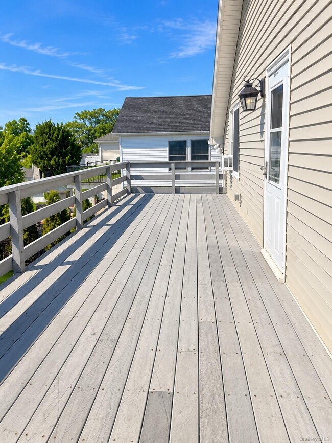 Building Photo - 46 Meadow Ln