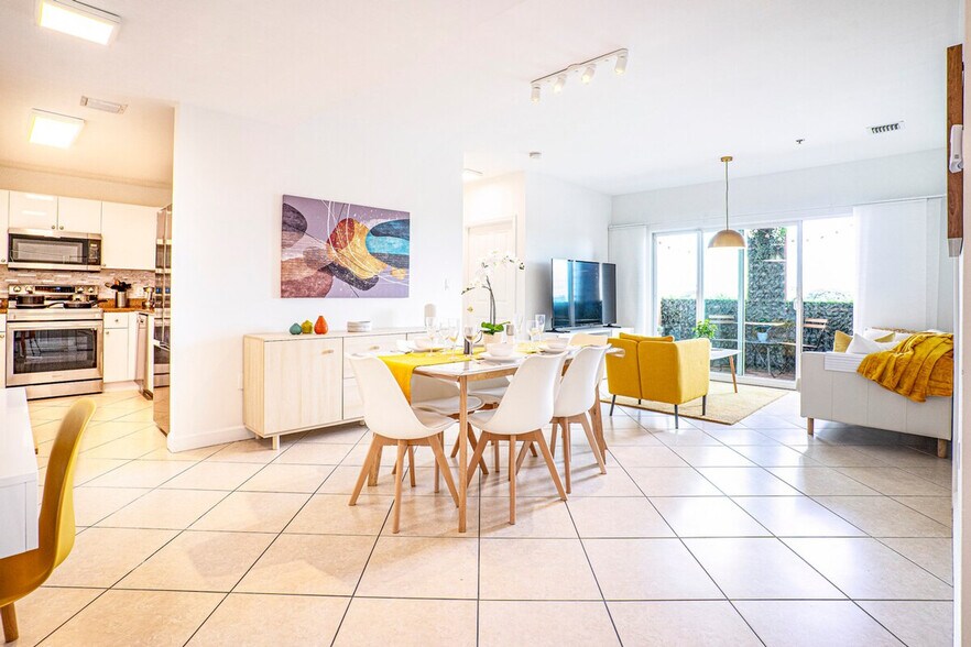 Building Photo - 3221 SW 23rd St