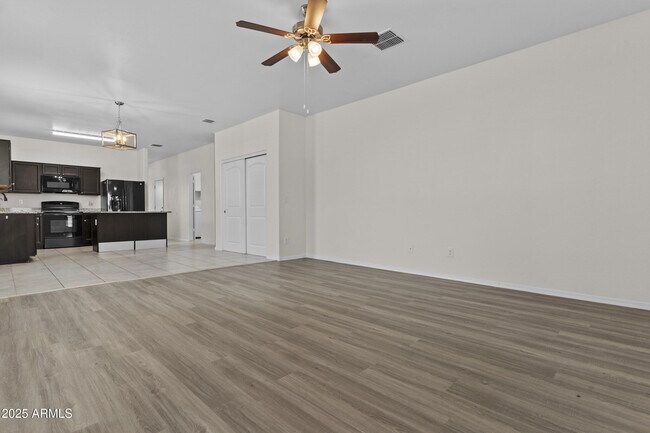 Building Photo - 5904 S 30th Ln