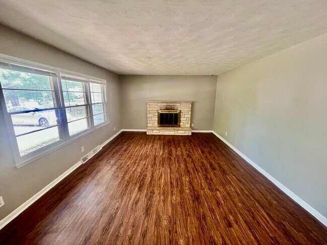 Building Photo - 2062 E Elm St