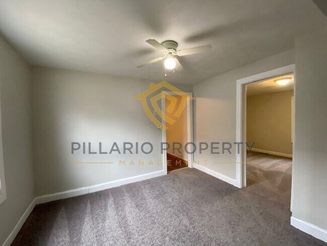 Building Photo - Spacious 3 Bedroom / 1 Bath Home Near Down...