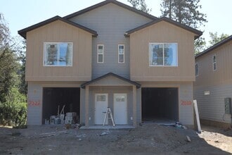 Building Photo - Duplex in CDA !