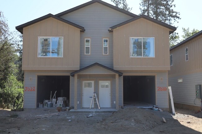 Primary Photo - Duplex in CDA !