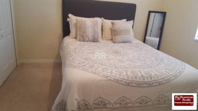 Building Photo - 11294 Red Bluff Ln