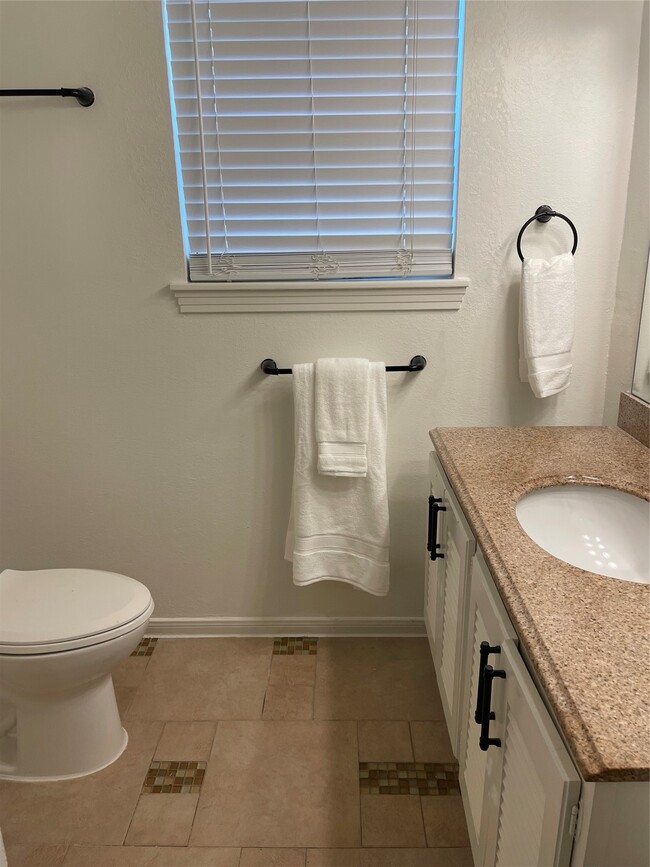 Building Photo - 1950 Ridgemore Dr