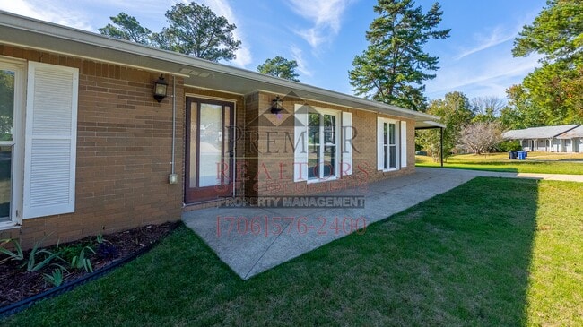 Building Photo - 5100 Sequoia Dr