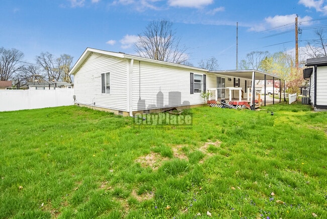 Building Photo - 2841 W Ray St