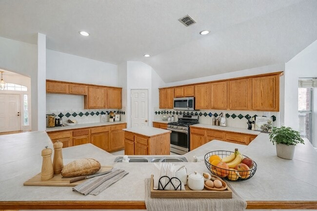 Building Photo - 304 Mimosa Dr