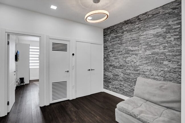 Building Photo - 3824 SW 49th Pl