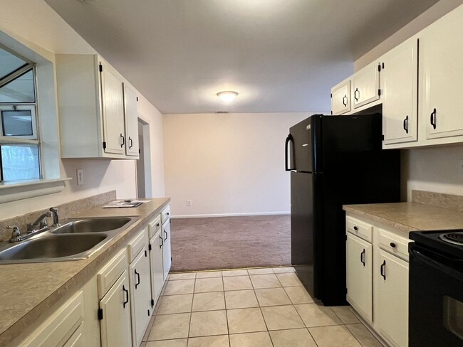 Building Photo - 2204 Merle St