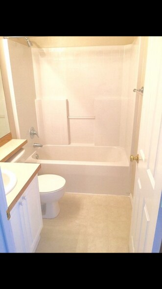 2nd full bath. - 6123 S 232nd St