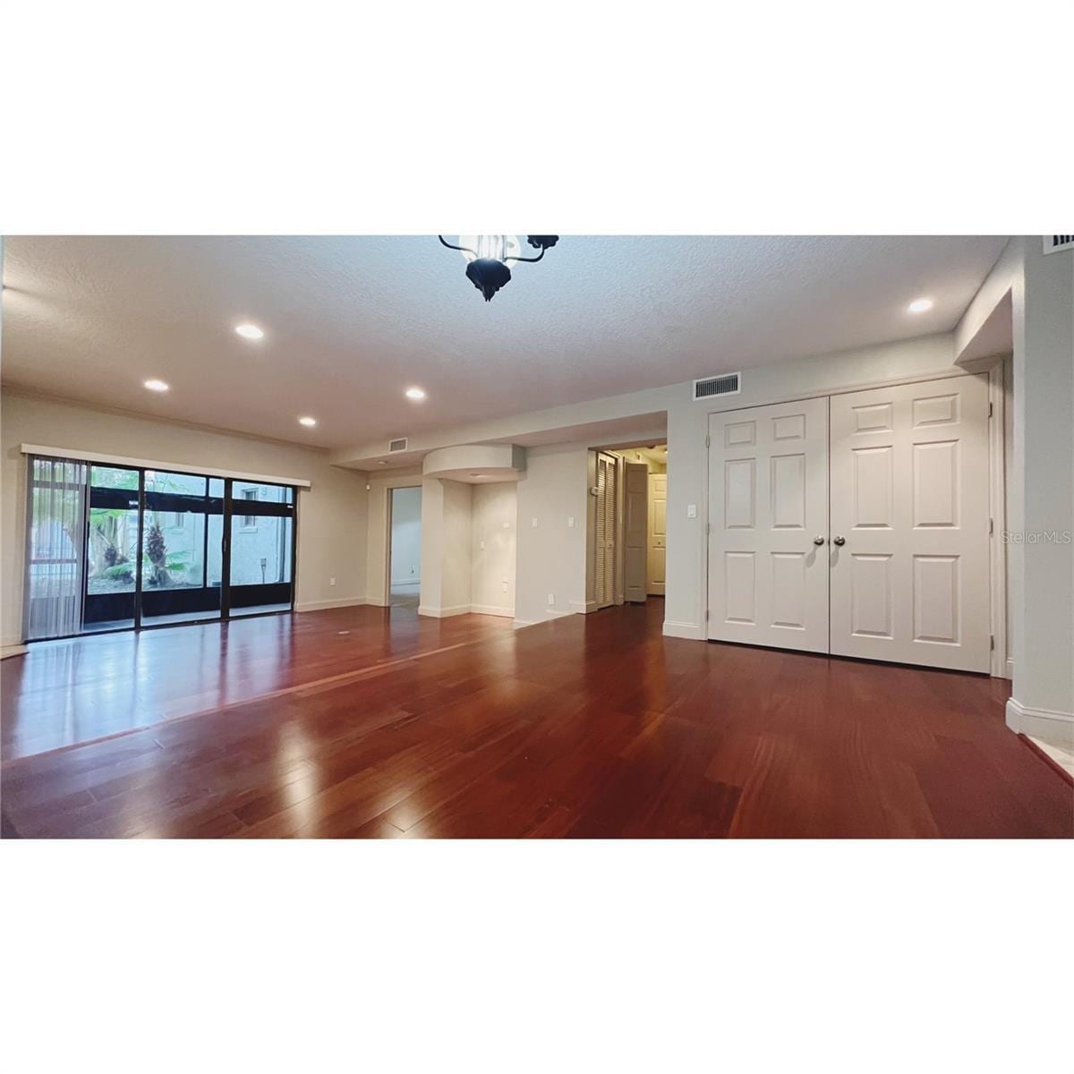 Building Photo - 1000 Winderley Pl