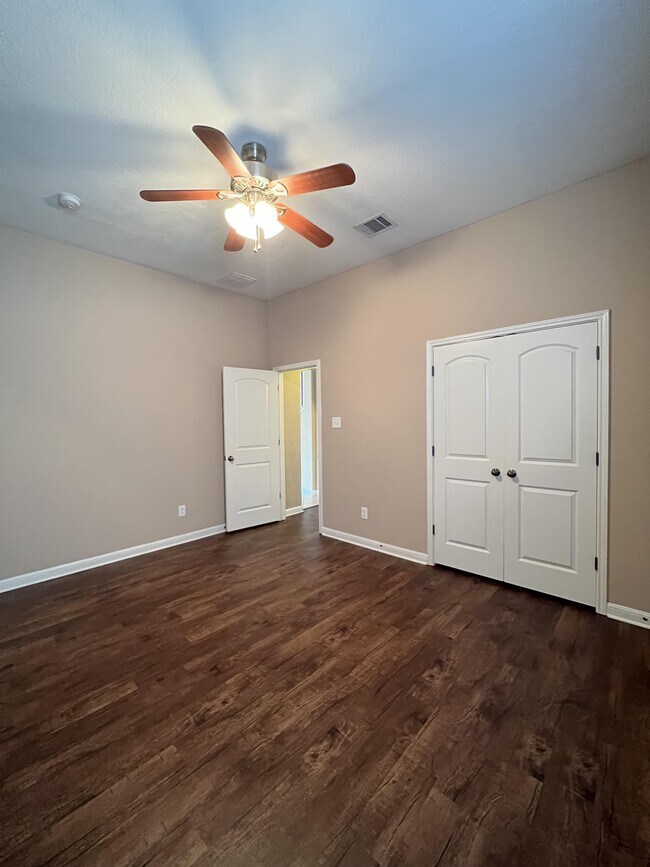 Building Photo - 25030 Buttermilk Ln