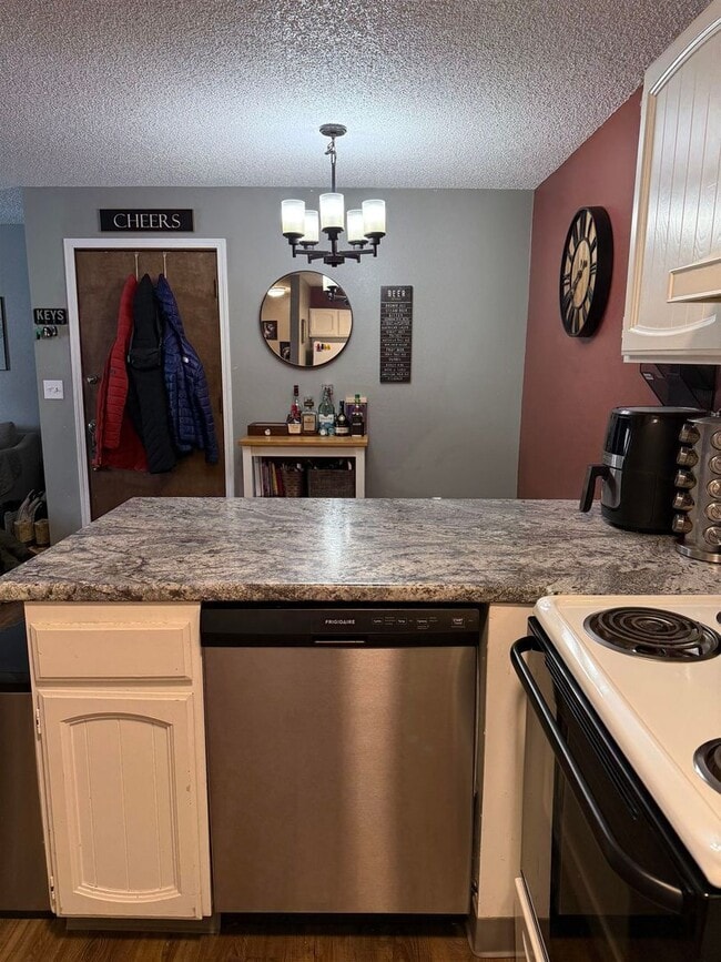 Building Photo - Century 21 Gold Rush - 2 Bed / 1 Bath Condo – West Fairbanks