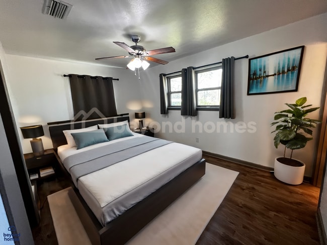 Building Photo - Beautifully Updated 4 Bedroom Home with Stunning Lakefront Views - Ready for You to Move-In!