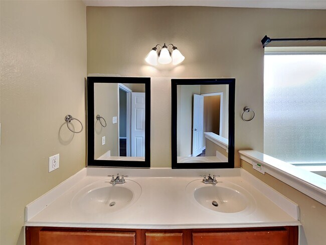 Building Photo - 19002 Bressingham Dr