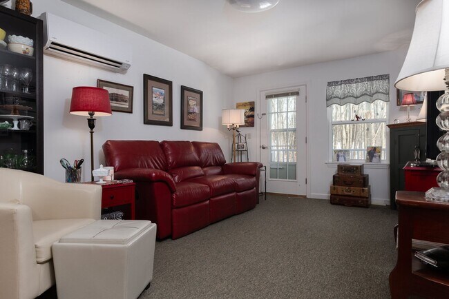 Building Photo - 1 bed, 1 bath independent senior living (55+ years of age) heat, hot water, & electricity include...