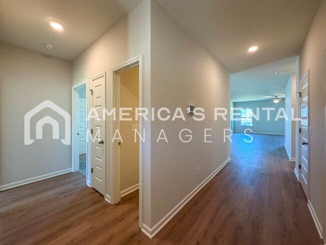 Building Photo - Modern Single Level Living at Havenridge! Sign a 13-month lease by 5/15/2026 and receive a leasin...